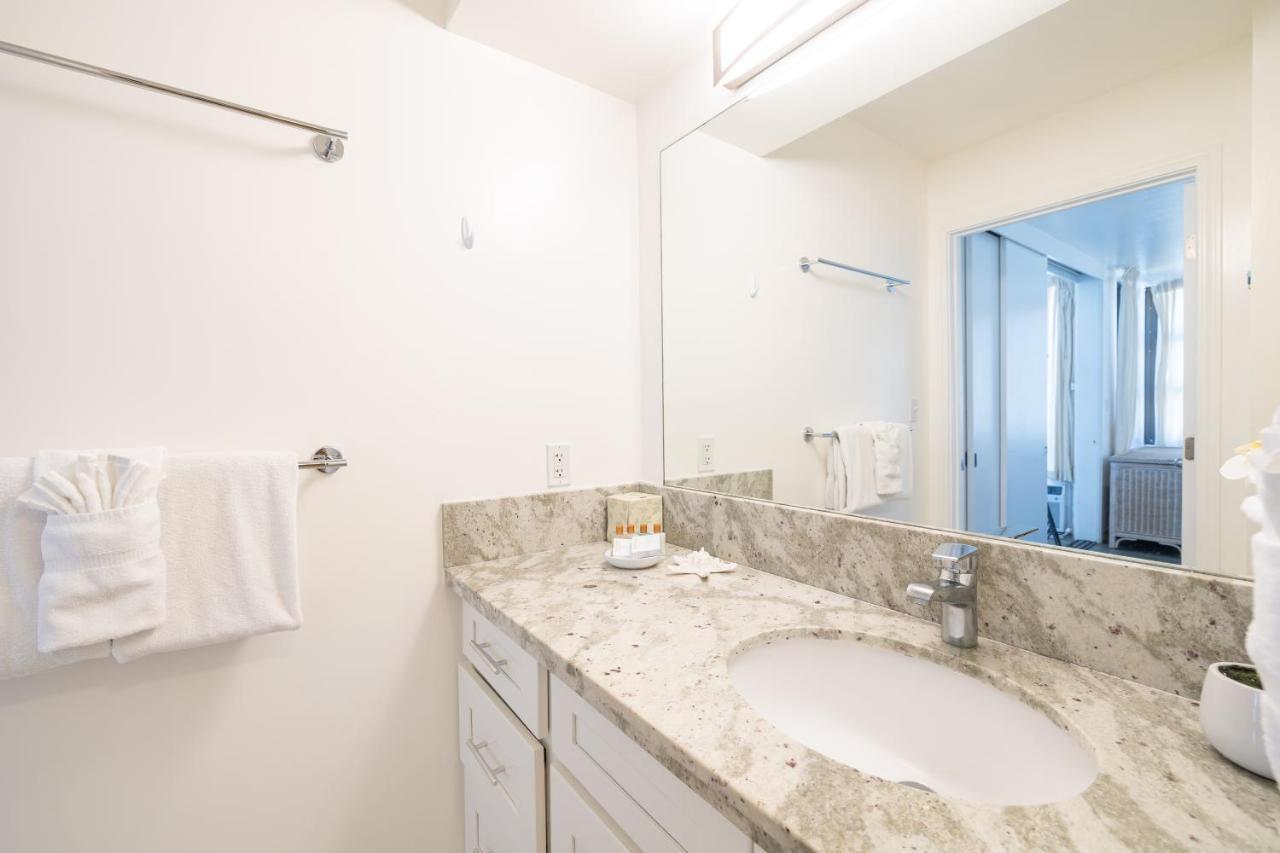 Waikiki Escapade Mountain Views Condo, Steps To Beach With Parking Perk Honolulu Exterior photo